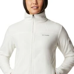 Columbia Women's Fast Trek™ II Fleece Jacket Sea Salt -underwear Zone 1465351 125 a2 presethigh res jpeg 300 dpi