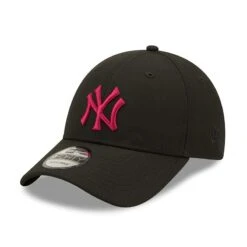 New Era New York Yankees League Essential 9FORTY Cap Black / Red